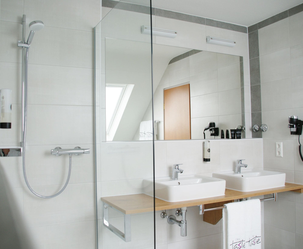 Bathroom 5, Taste Hotel Hockenheim, Rhein-Neckar-Kreis