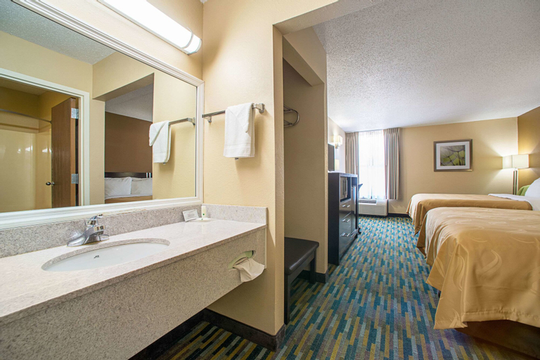 Bedroom 4, Quality Inn Near Six Flags St. Louis, Franklin