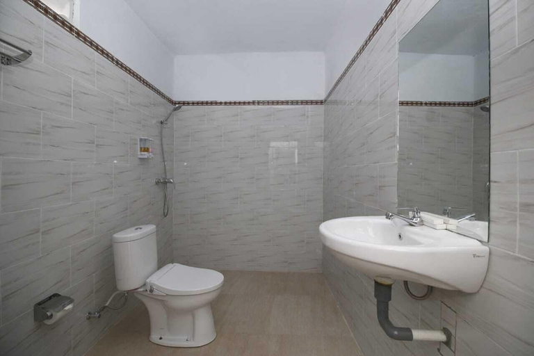 Bathroom 3, Kanten Sweet, Klungkung