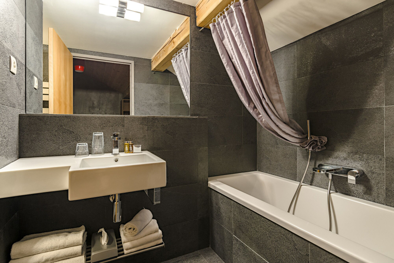 Bathroom 4, Anova Hotel & Spa, Hautes-Alpes