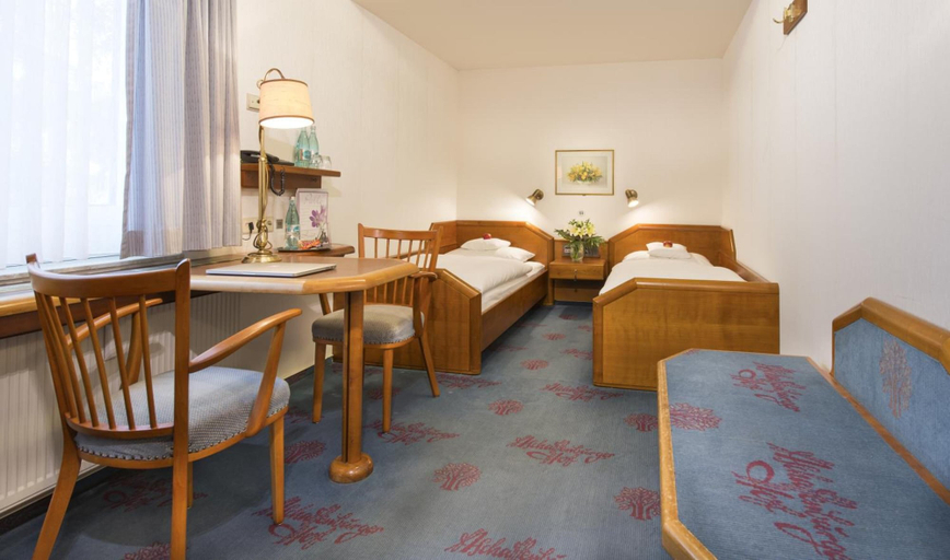 Bedroom 2, TRIP INN Hotel Aschaffenburger Hof, Aschaffenburg