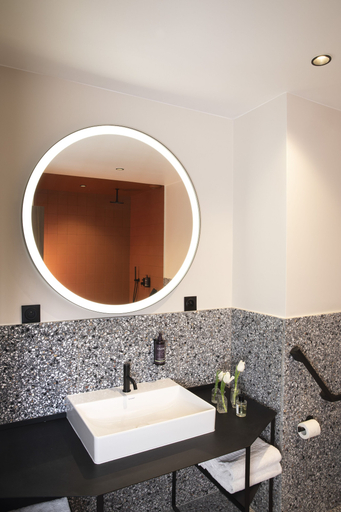 Bathroom 5, Hotel du Port, Val-de-Marne