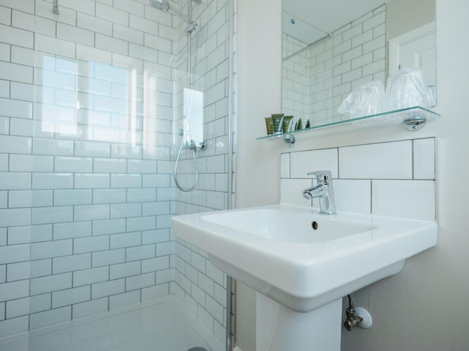 Bathroom 4, The Bell Inn, Worcestershire