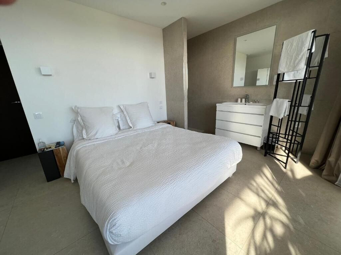 Bedroom 5, Villa Miami, Var