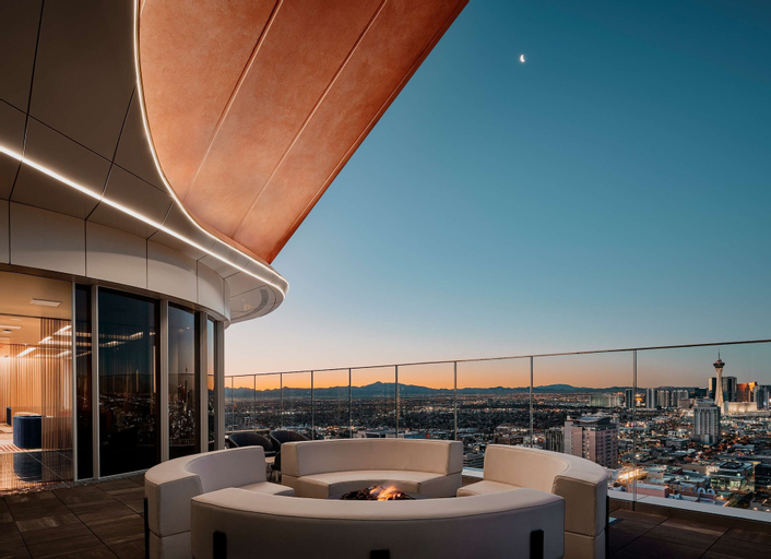 Exterior & Views 10