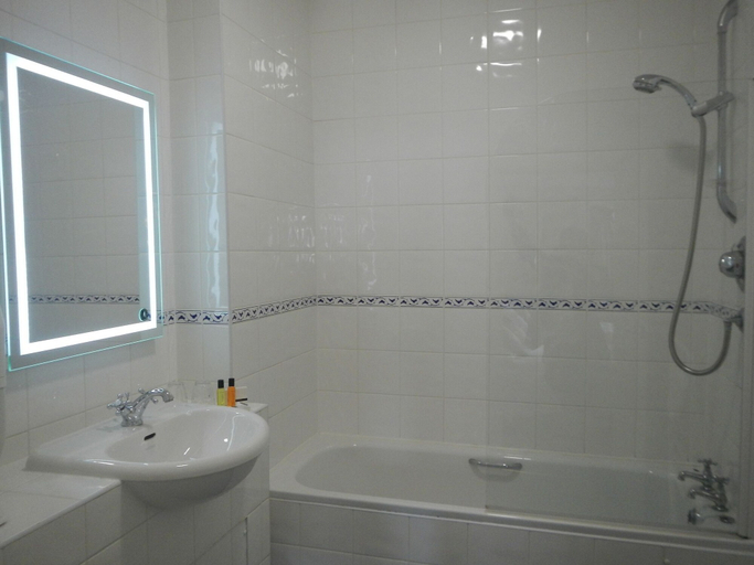 Bathroom 4, The Burton Hotel and Cloud Nine, Herefordshire