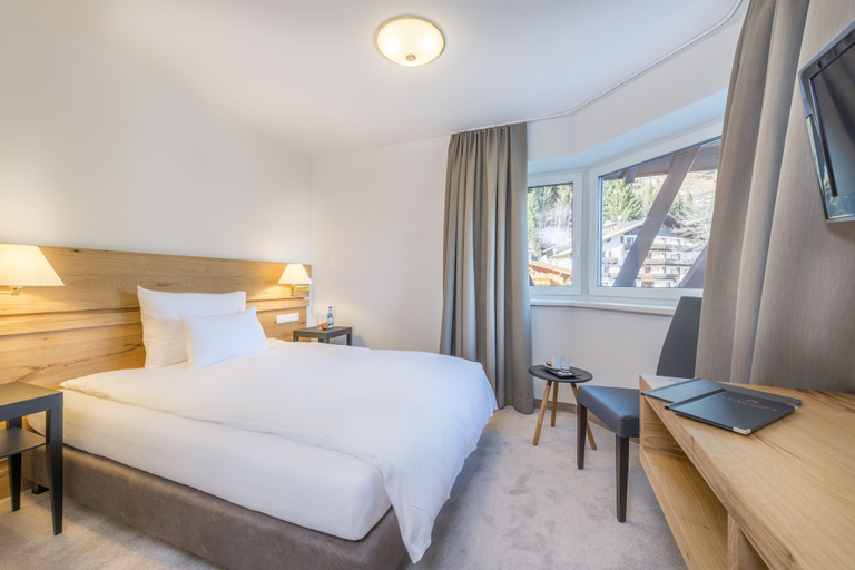 Bedroom 3, Heart Hotel Grischuna, Landeck