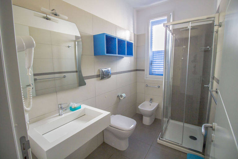 Bathroom 5, Dependance Hotel Arte Mare, Trapani