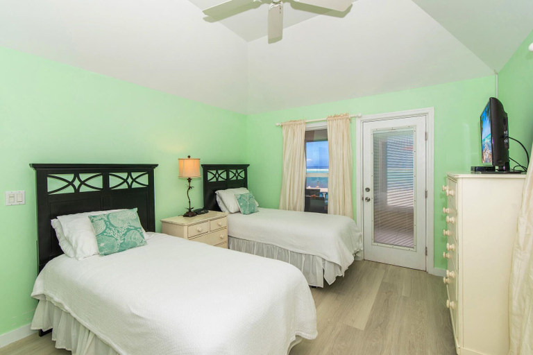 Bedroom 5, Thatch Hill