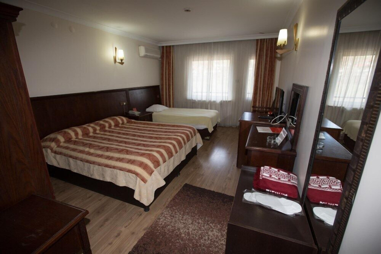 Bedroom 3, Grand Astra Hotel, Merkez