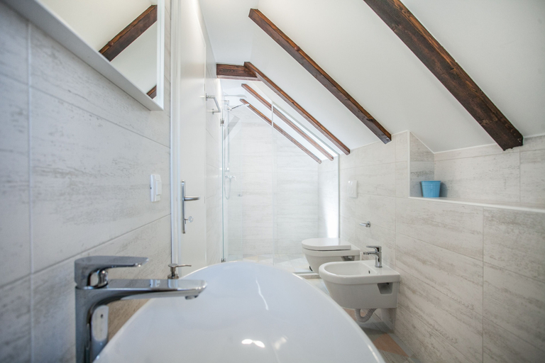 Bathroom 3, Tinel Longo, Trogir