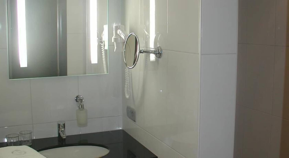 Bathroom 4, Biznis Hotel, Oost-Vlaanderen