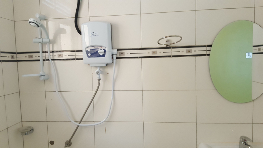 Bathroom, Luhan suites, Buikwe