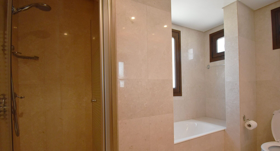Bathroom, Apartment A12 - Nesoi