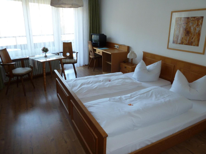 Bedroom 3, Alpenhotel Beslhof, Berchtesgadener Land