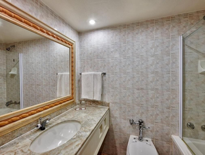 Bathroom 5, Peermont Walmont at Mmabatho Palms, Ngaka Modiri Molema