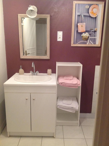 Bathroom 5, Au Jardin d'Eloise, Côtes-d'Armor