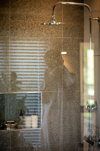 Bathroom 4, Jamala Madikwe, Ngaka Modiri Molema
