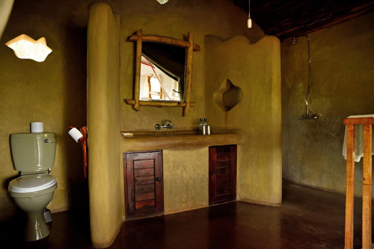 Bathroom 4, Ikoma tented Camp, Serengeti