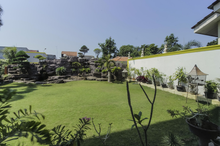 Exterior & Views 2, RedDoorz Plus near Grage City Mall, Cirebon