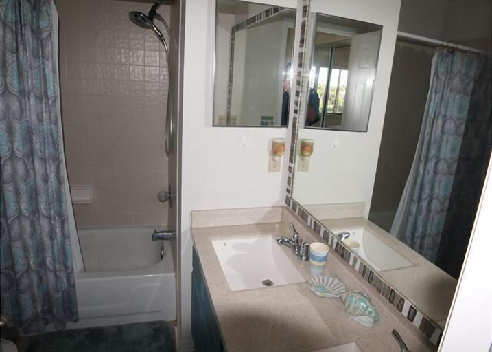 Bathroom 3, Colony Reef 15C, Saint Johns
