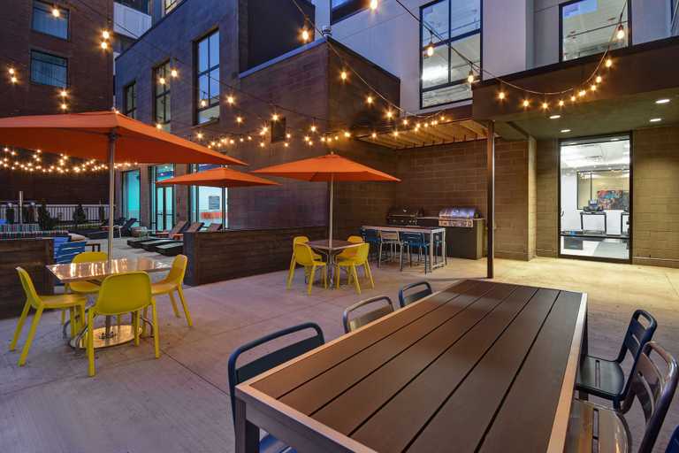 Food & Drinks 5, Home2 Suites by Hilton Kalamazoo Downtown, Kalamazoo