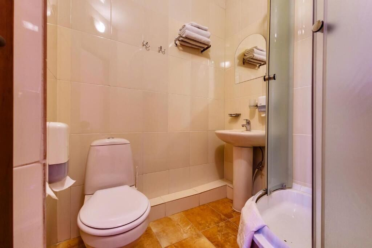 Bathroom 3, Hotel Marton Lion, Krasnodar gorsovet