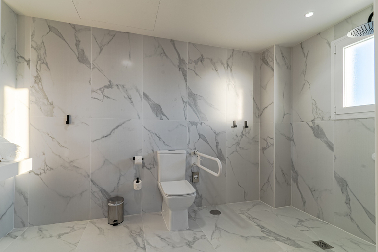 Bathroom 5, Ramada Resort by Wyndham Puerto de Mazarron, Murcia