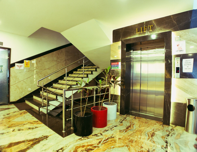 Food & Drinks 4, TGI Insignia, Bhopal