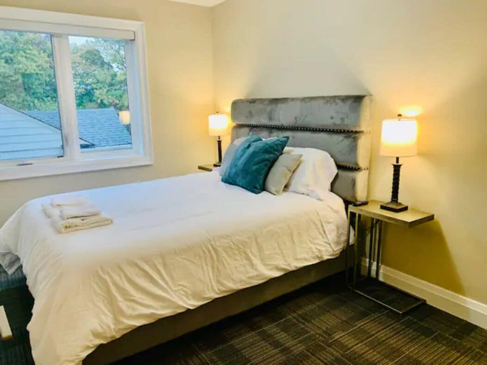 Bedroom 2, Professional Three Bedroom Condo Suite, Hamilton