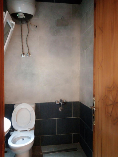Bathroom 4, Arabian Nights Hotel, Al-Jamaliyah