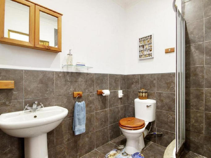 Bathroom 5, Maputaland Guest House, Umkhanyakude