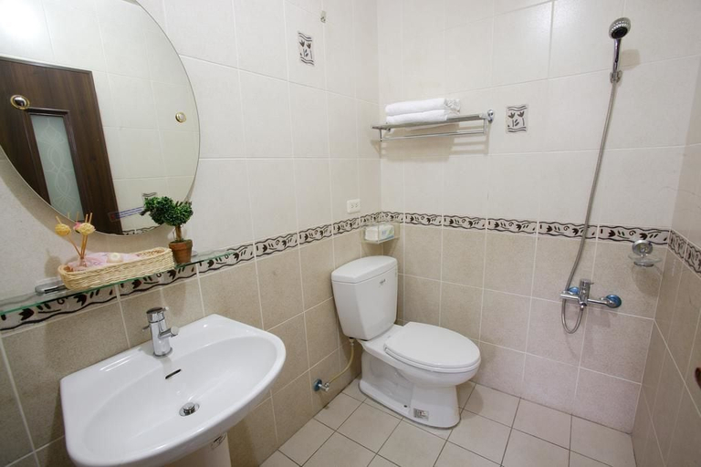 Bathroom 4, Colorful House B&B, Hualien