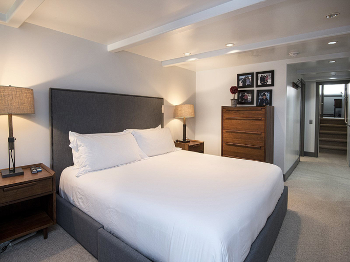 Bedroom 1, Skaal House, Eagle