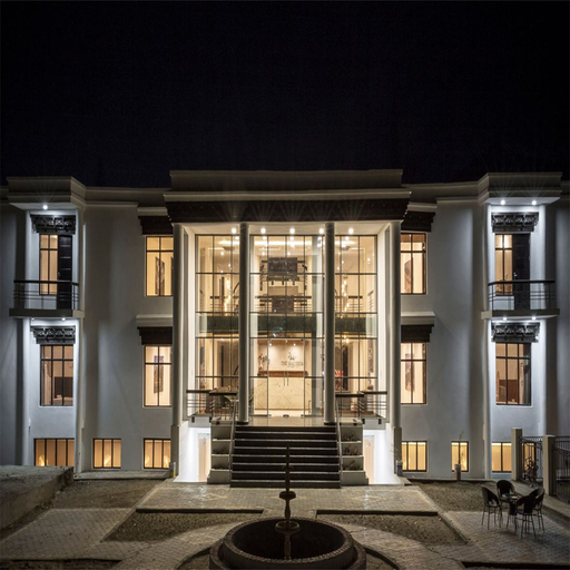 Exterior & Views