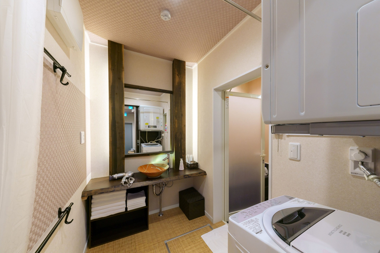Bathroom 3, Yadoya Uenorikyu, Taitō