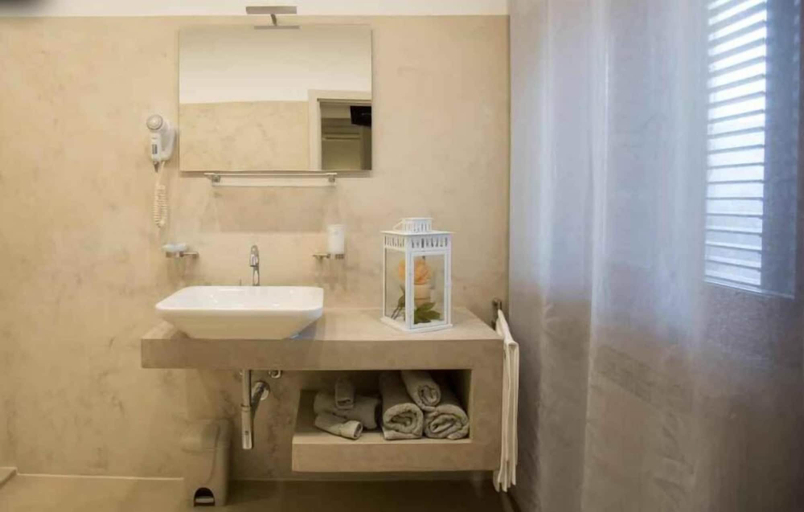 Bathroom 3, La Magione, Pistoia