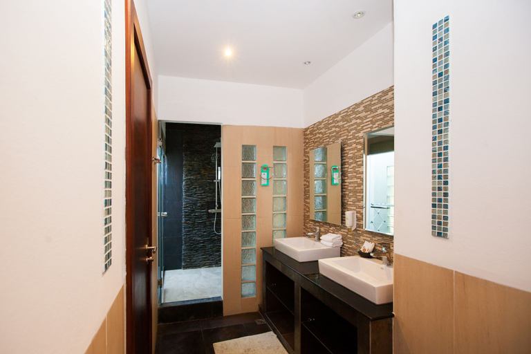 Bathroom 4, Baan Phukhao, Mueang Krabi