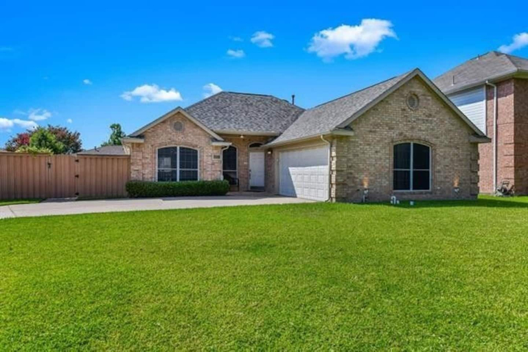 Exterior & Views, Home Pool 15 Minutes from DFW Airport, Denton
