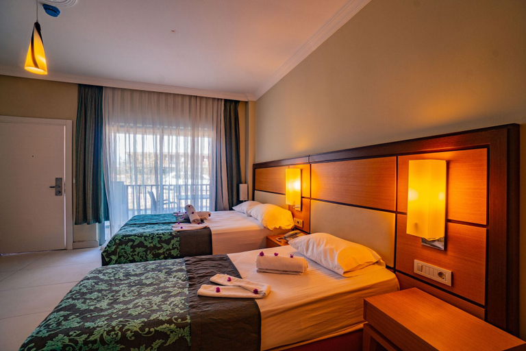 Bedroom 5, Prenses Sealine Beach Hotel, Serik