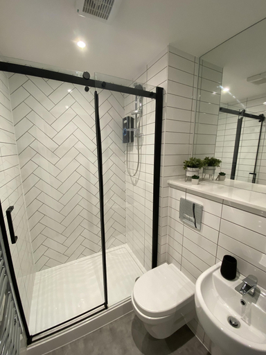 Bathroom 3, Kempston Suites Liverpool Apartment 2, Sefton