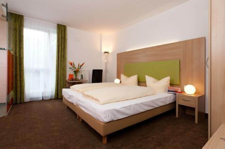 Bedroom 4, Hotel Aviva, Karlsruhe