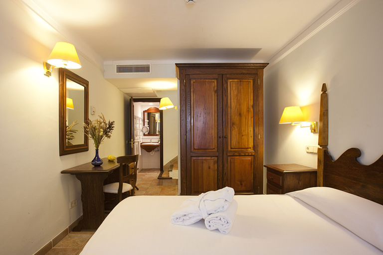 Bedroom 3, Hotel Cala Sant Vicenç - Adults Only + 16, Baleares