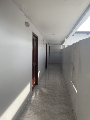Others 5, Pension Monaco, Panamá
