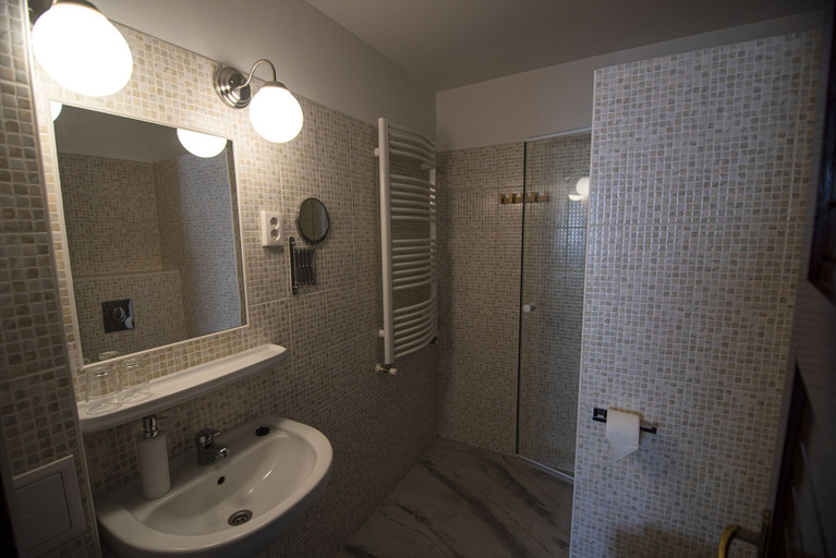 Bathroom 4, Jégverem Fogadó, Sopron-Fertőd
