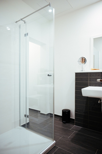 Bathroom 5, Intermar Hotel & Apartments, Schleswig-Flensburg