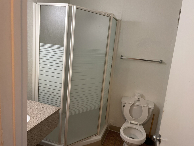 Bathroom 5, Rest Inn, Montgomery