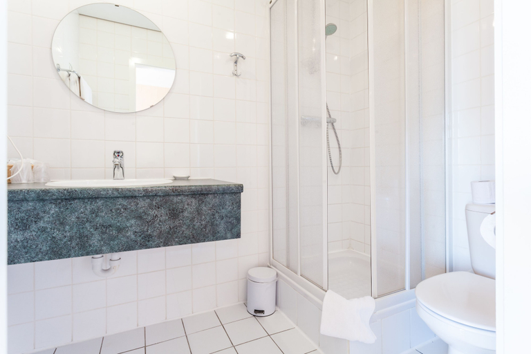 Bathroom 4, Avenue Hotel by F-Hotels, West-Vlaanderen
