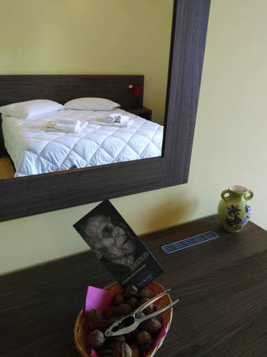 Bedroom 3, Hotel Miramonti, Turismo Rurale, Nuoro