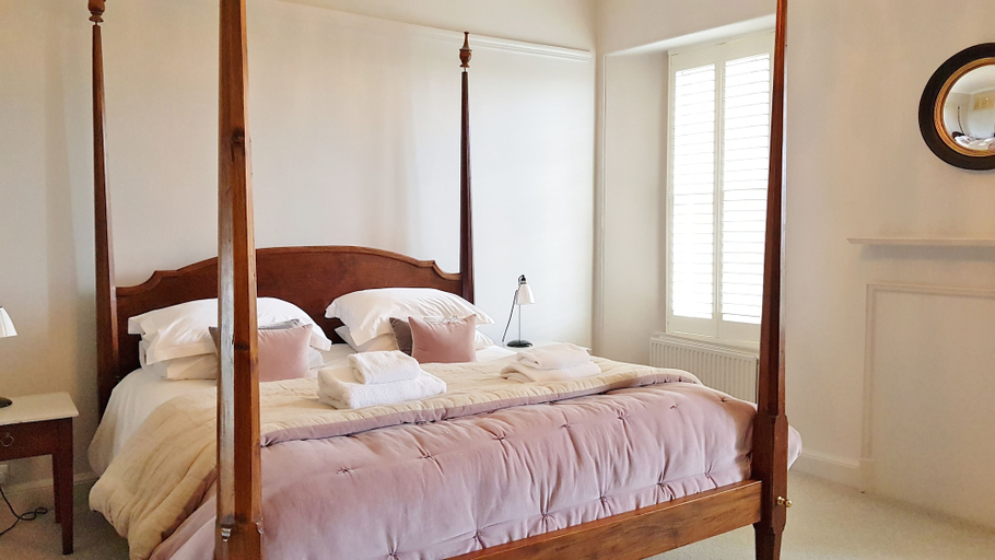 Bedroom 3, Grand Edinburgh Castlehill Apartment, Edinburgh